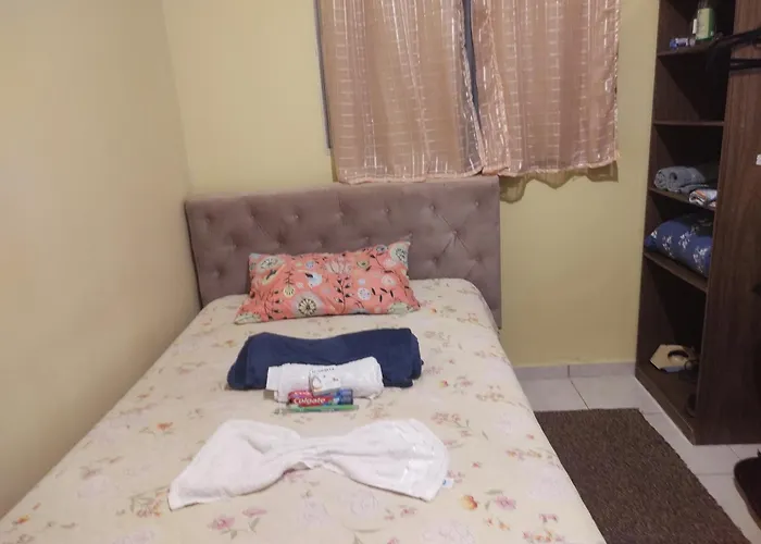 Quarto Em Casa De Familia- Riacho